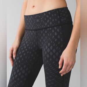 🦄  Lululemon Pace Rival Crop Lace Play Shimmer Black